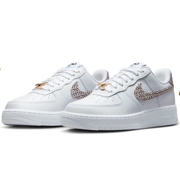 Nike Shoes - Like new Nike Air Force 1 Low United in Victory White